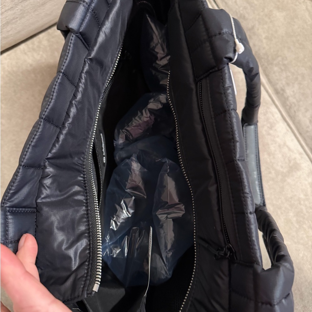 lululemon athletica Quilted Grid Tote in black - Picture 2 of 8